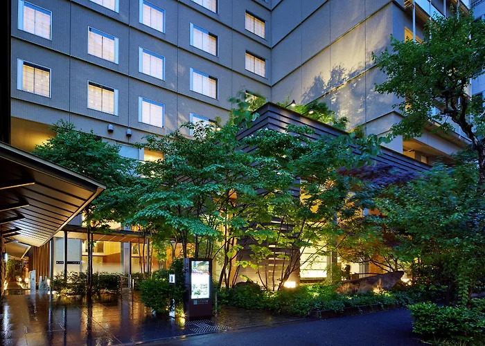庭のホテル 東京